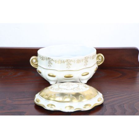 Vintage Porzellandose mit goldfarbenen Applikationen