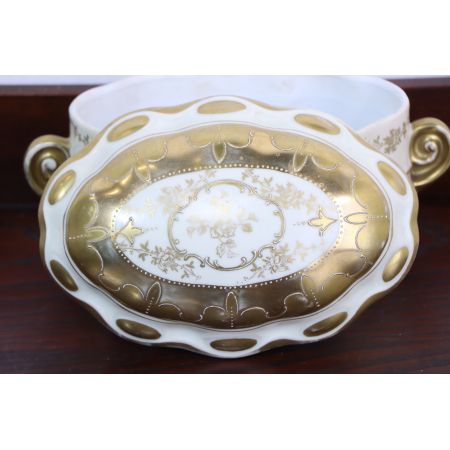 Vintage Porzellandose mit goldfarbenen Applikationen