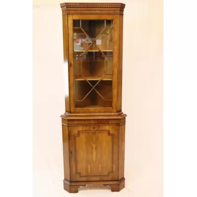 Antiker Eckschrank mit Verglasung im Regency Stil