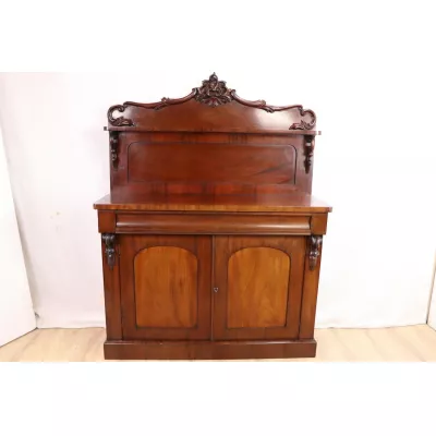 Antikes Chiffonnier/ Sideboard mit aufwendigen Schnitzereien