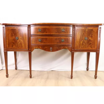 Antikes Sideboard mit besonderer Patina