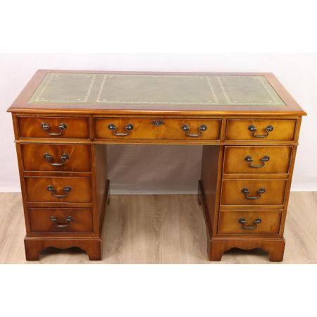 Hübscher Pedestal Desk / Säulenschreibtisch mit Ledereinlage