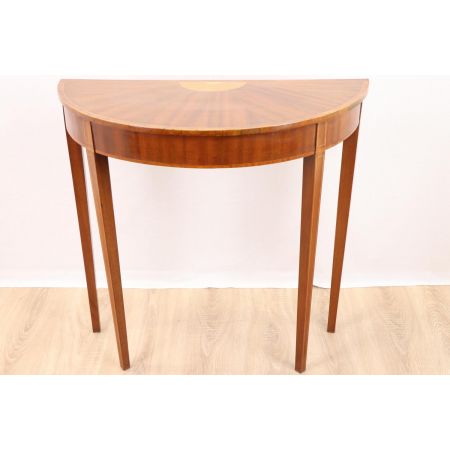 Halbrunder Beistelltisch / Side Table mit schönen Intarsien