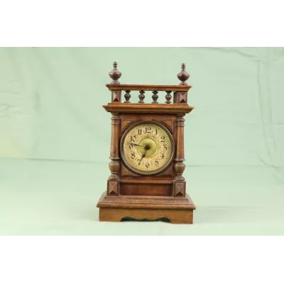 Antike Bracket Clock mit Holzgehäuse