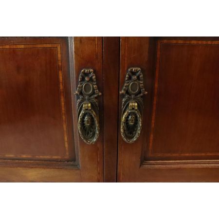 Antikes Sideboard mit zwei Türen, auf Rollen