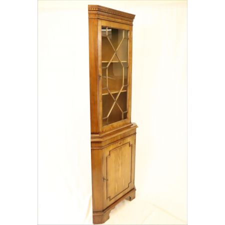Antiker Eckschrank mit Verglasung im Regency Stil