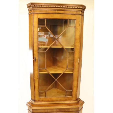 Antiker Eckschrank mit Verglasung im Regency Stil