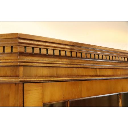 Antiker Eckschrank mit Verglasung im Regency Stil