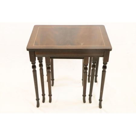 Antikes Nest of Tables aus Mahagoni mit schönen Intarsien