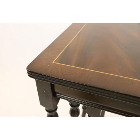 Antikes Nest of Tables aus Mahagoni mit schönen Intarsien