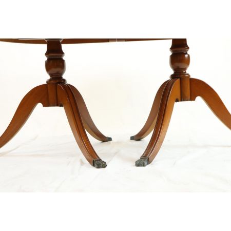 Antiker ausziehbarer ovaler Esstisch  Eibe  DEnd