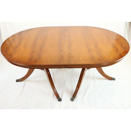 Antiker ausziehbarer ovaler Esstisch  Eibe  DEnd