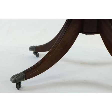 Ovaler Sofatisch auf Rollen