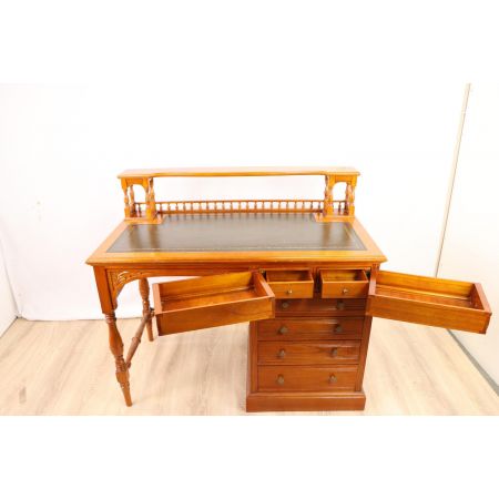 Kleiner Massivholz Schreibtisch mit Ledereinlage und Geheimfach