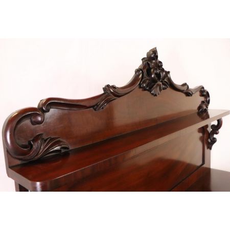 Antikes Chiffonnier/ Sideboard mit aufwendigen Schnitzereien