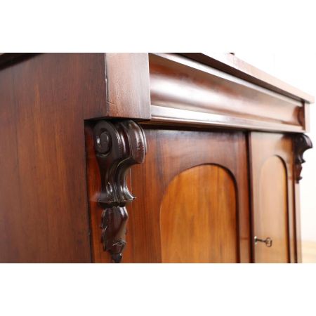 Antikes Chiffonnier/ Sideboard mit aufwendigen Schnitzereien