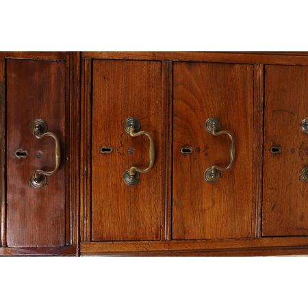 Schöner Pedestal Desk / Schreibtisch mit Ledereinlage