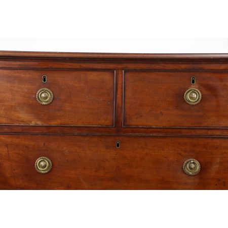 Schöne Kommode mit 4 Schubladen