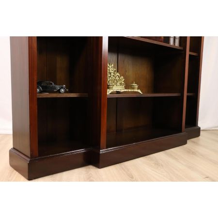 Breakfront Open Bookcase - dreiteiliges Bücherregal mit Breakfront