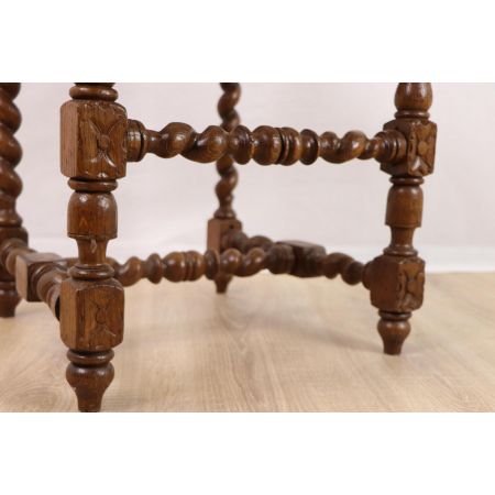 Einzelner Esszimmerstuhl mit schönen Schnitzarbeiten