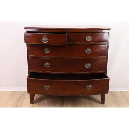 Schöne Kommode mit 4 Schubladenreihen