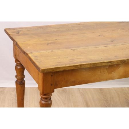 Schöner großer Esstisch mit toller Patina, helles Holz