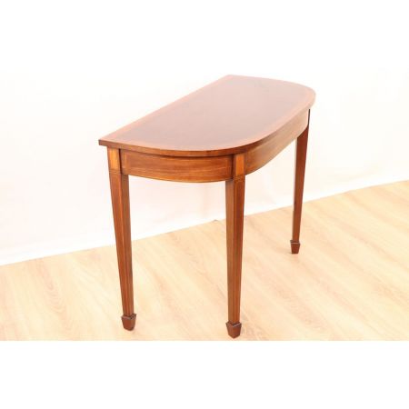 Schöner Beistelltisch / Side Table mit Intarsien