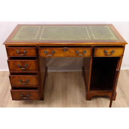 Hübscher Pedestal Desk / Säulenschreibtisch mit Ledereinlage
