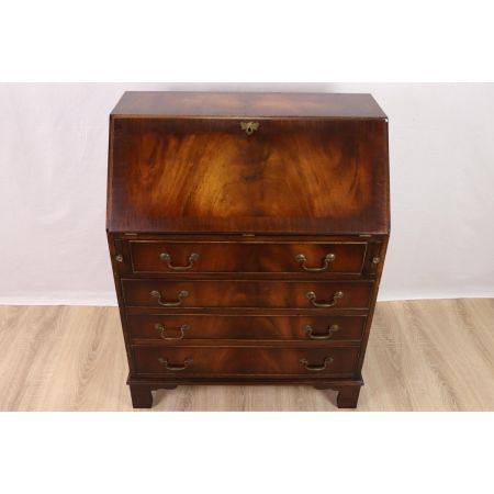 Schöner Sekretär mit toller Holzmaserung