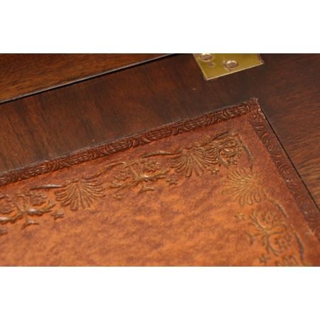 Schöner Sekretär mit toller Holzmaserung