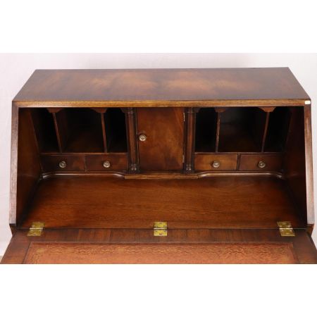 Schöner Sekretär mit toller Holzmaserung