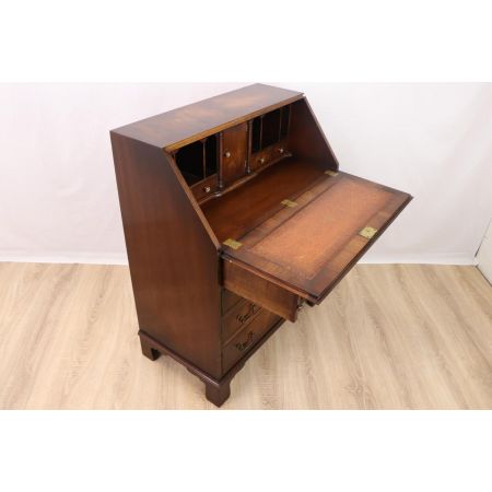 Schöner Sekretär mit toller Holzmaserung