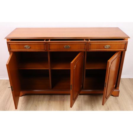 Sideboard, Side Cabinet aus Eibe mit drei Türen & Schubladen, Anrichte, Buffet aus England