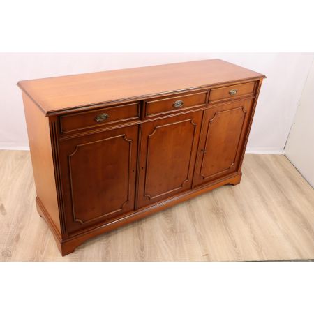 Sideboard, Side Cabinet aus Eibe mit drei Türen & Schubladen, Anrichte, Buffet aus England