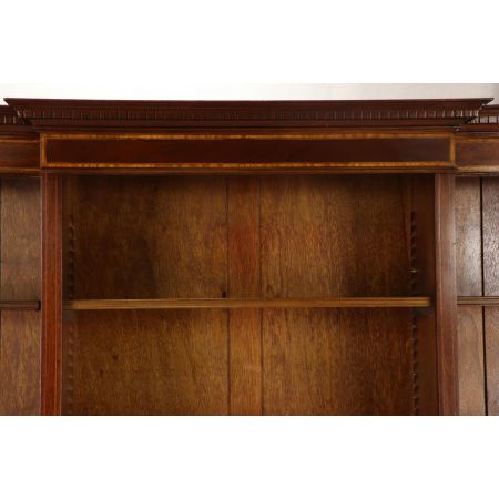 Schönes Breakfront Bücherregal / Breakfront Open Bookcase