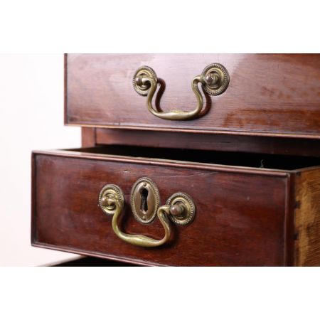 Schreibtisch mit Intarsien und Lederplatte