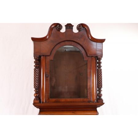 Edles Standuhr Gehäuse mit feinen Schnitzereien