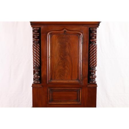 Edles Standuhr Gehäuse mit feinen Schnitzereien