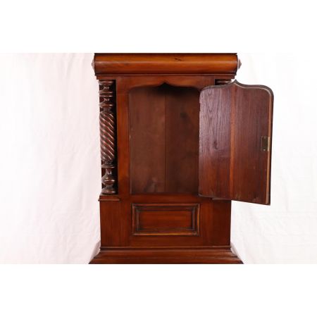 Edles Standuhr Gehäuse mit feinen Schnitzereien