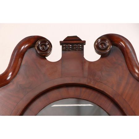 Edles Standuhr Gehäuse mit feinen Schnitzereien