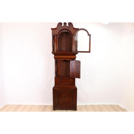 Edles Standuhr Gehäuse mit feinen Schnitzereien