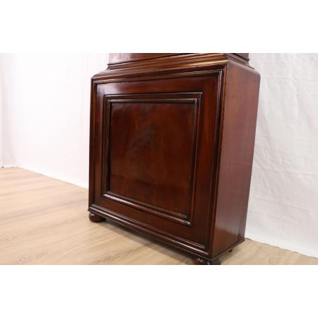 Edles Standuhr Gehäuse mit feinen Schnitzereien