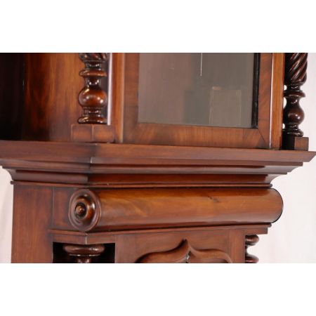 Edles Standuhr Gehäuse mit feinen Schnitzereien