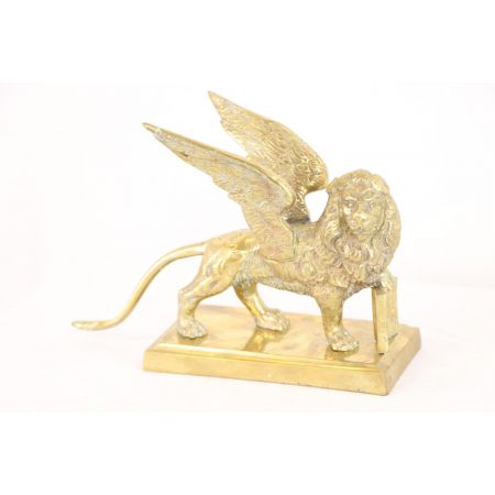 Goldene Löwen Statue mit Flügeln