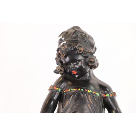 Niedliche Vintage Skulptur mit Mädchen Motiv