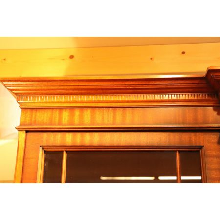 Besonderer Breakfront Bücherschrank mit Regency Stil Verglasung