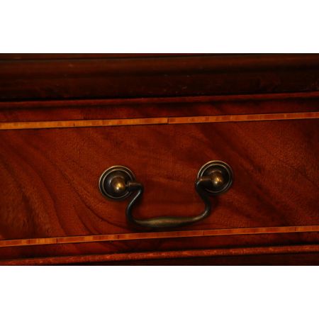 Dreitüriger Bücherschrank mit Regency Stil Verglasung
