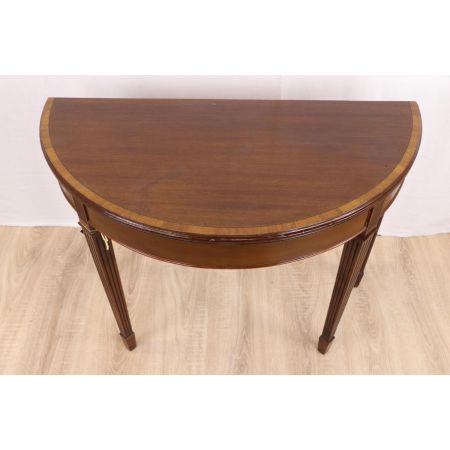 Hübscher Demi Lune Konsolentisch mit Schnitzereien