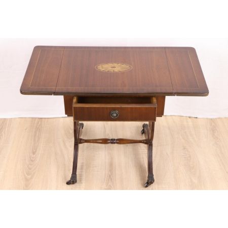 Kleiner Pembroke Table mit Intarsien