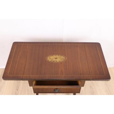 Kleiner Pembroke Table mit Intarsien